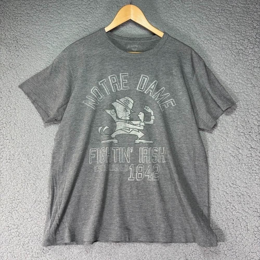 Notre Dame Football T-Shirt Mens M Fighting Irish '47 Banner Gray Leprechan 1842